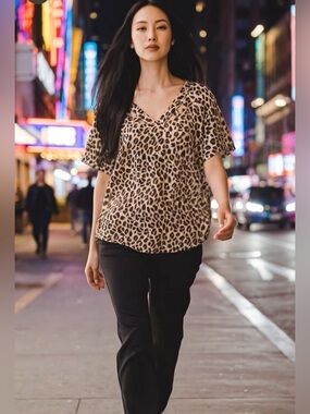 Torrid Leopard Print Criss Cross Neck Blouse Size 2